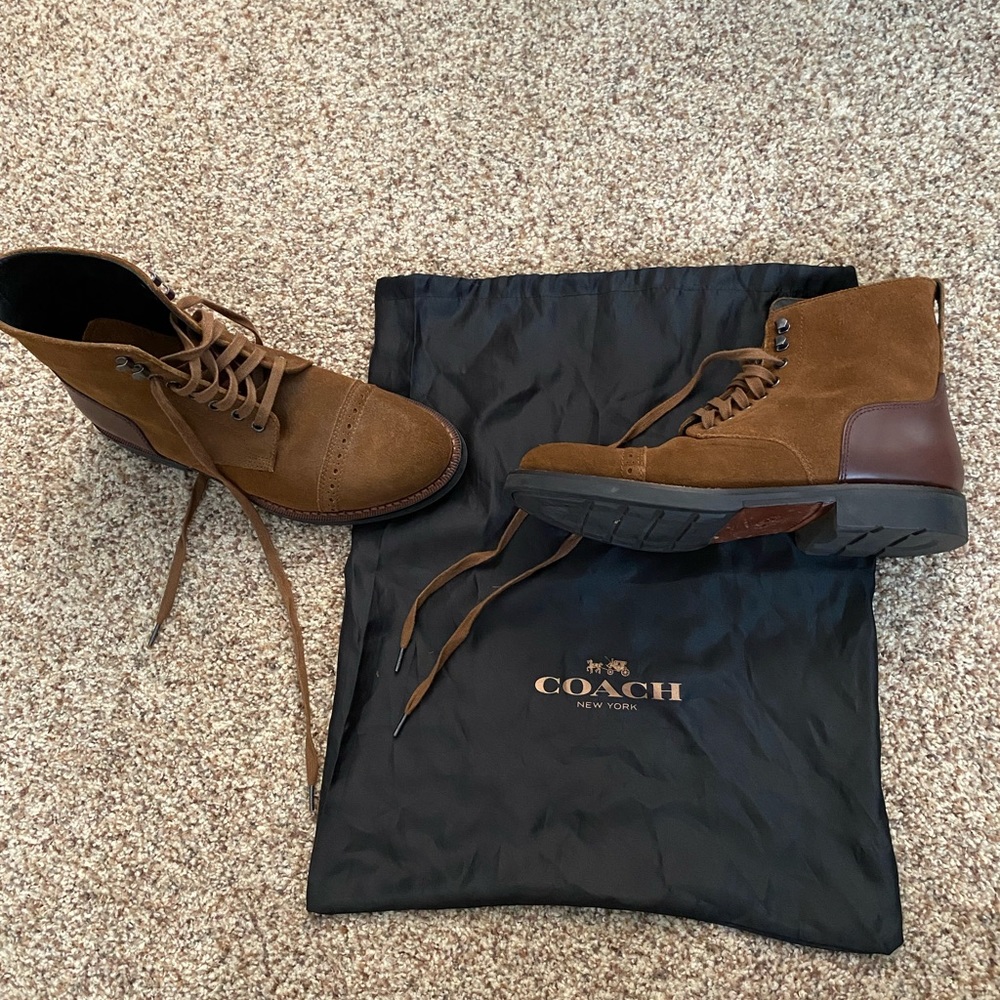 Coach Mens hand stitched boots and drawstring bag. - Picture 3 of 5